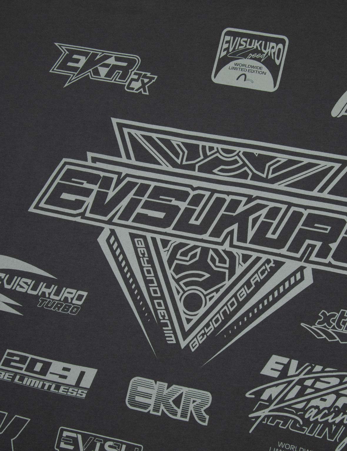 マルチロゴプリント レギュラーフィットレーシングTシャツ