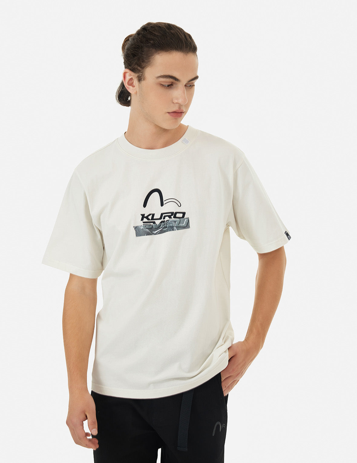 ロゴとテーププリントレギュラーフィットTシャツ