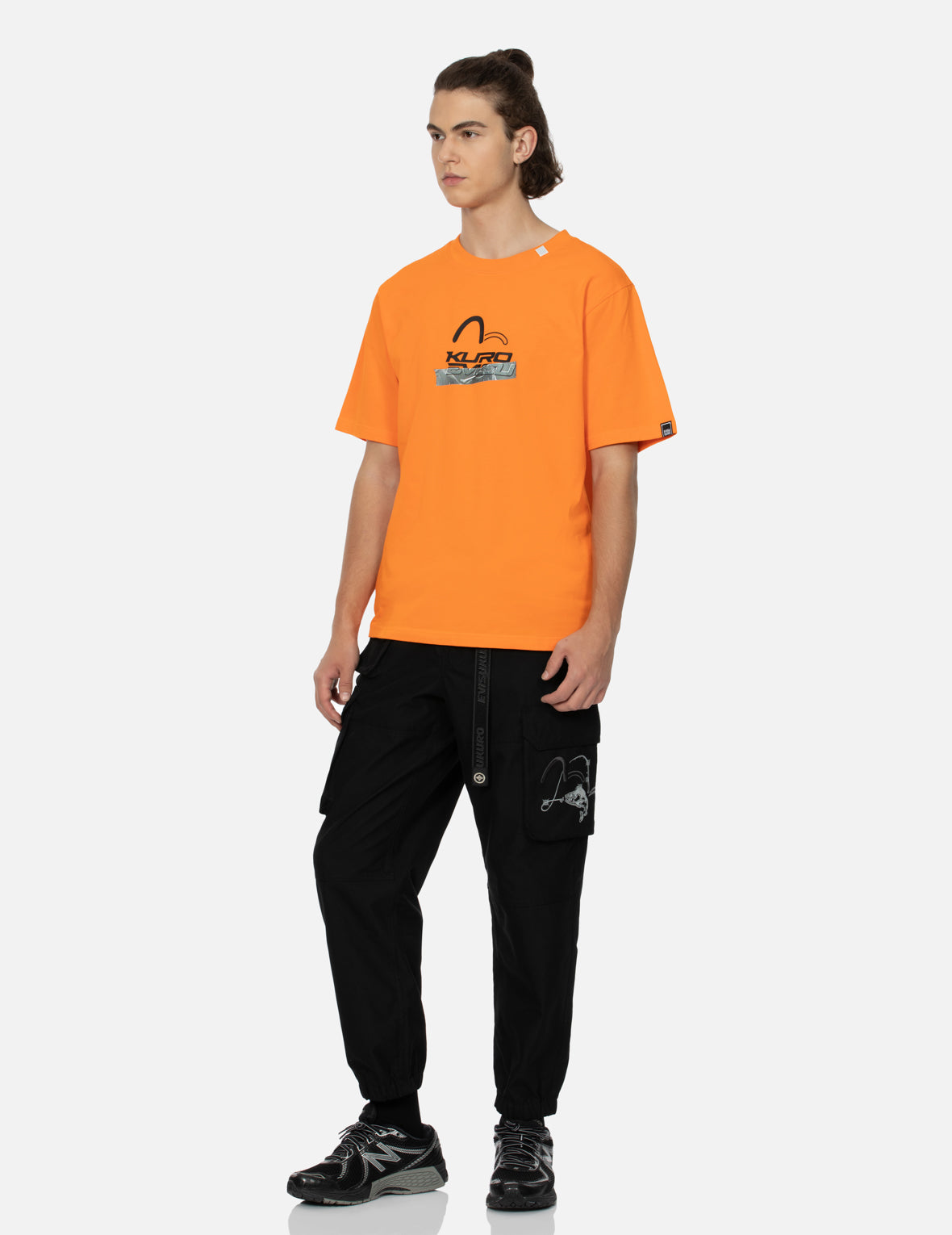 ロゴとテーププリントレギュラーフィットTシャツ