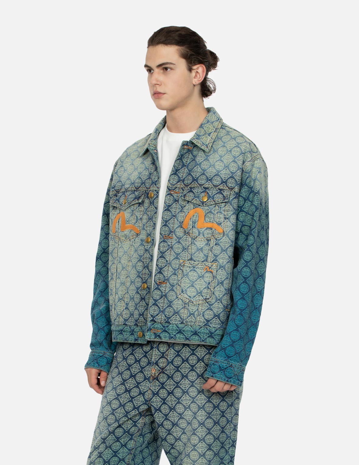 グラデーションオールオーバー家紋プリントとカモメの刺繍リラックスフィットデニムジャケット