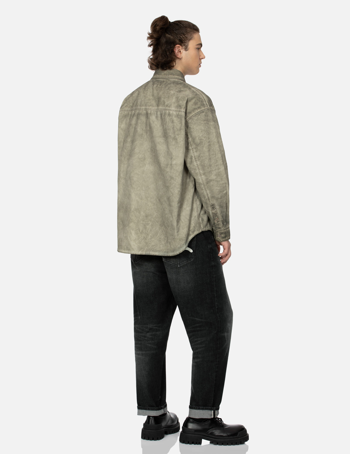 ウォッシュ加工のカモメ刺繍ファッションフィットジーンズ