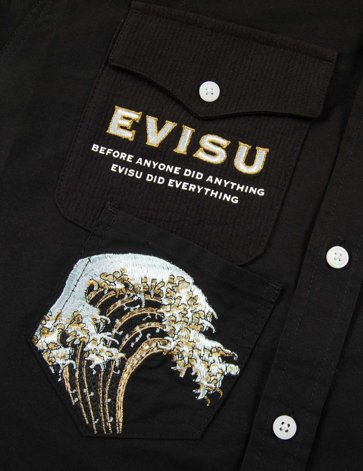 マルチポケットとロゴパッチ刺繍のリラックスフィットシャツ