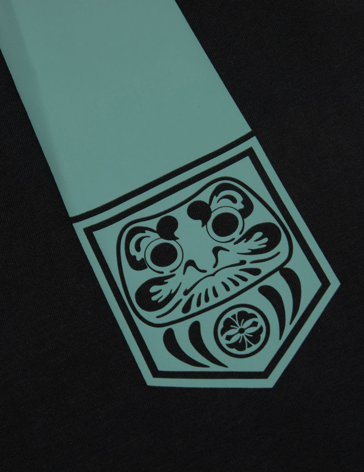 ポケット型のだるま大黒プリントリラックスフィットTシャツ