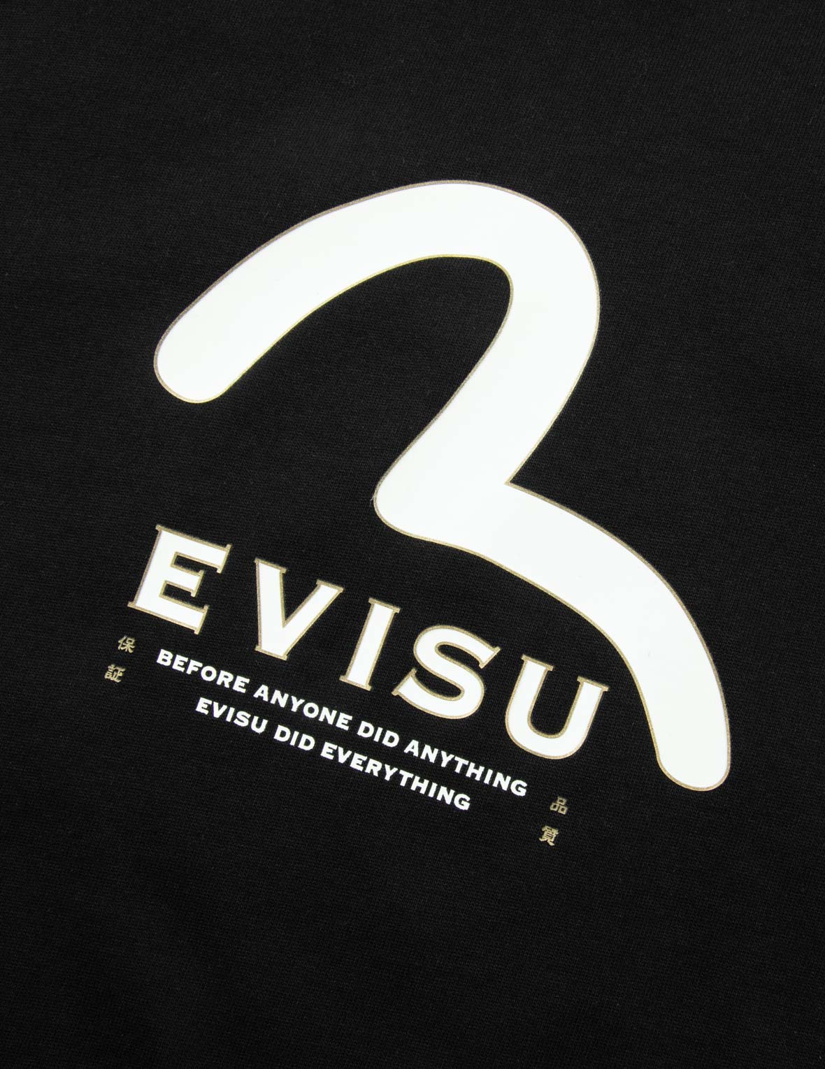 マルチプリントとマルチポケットのレギュラーフィットTシャツ