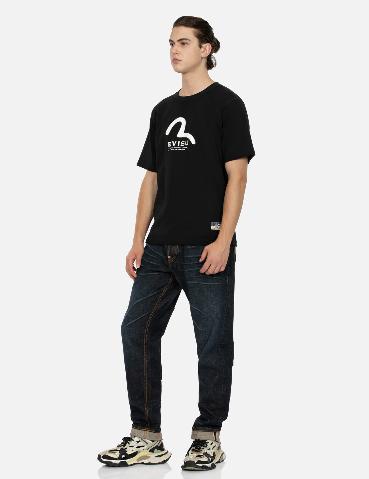 マルチプリントとマルチポケットのレギュラーフィットTシャツ
