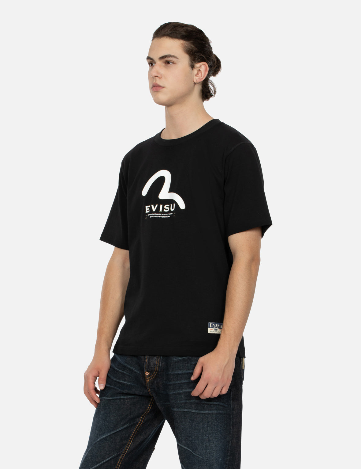 マルチプリントとマルチポケットのレギュラーフィットTシャツ