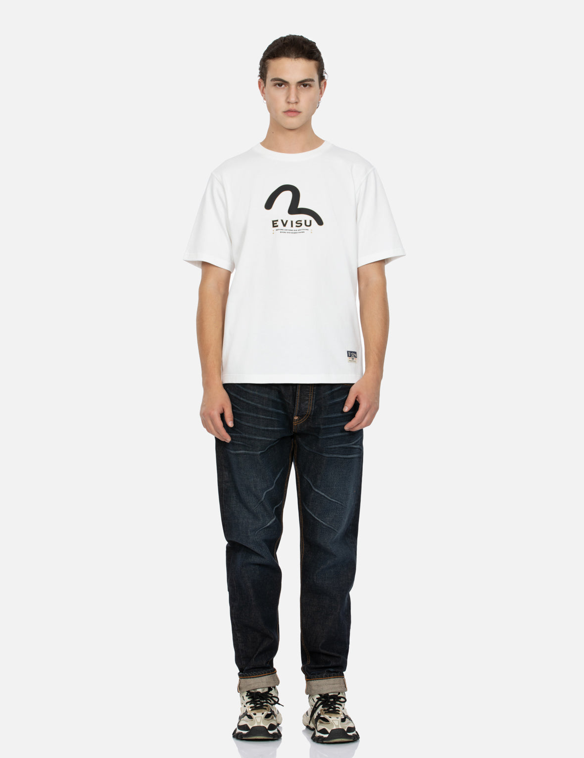 マルチプリントとマルチポケットのレギュラーフィットTシャツ