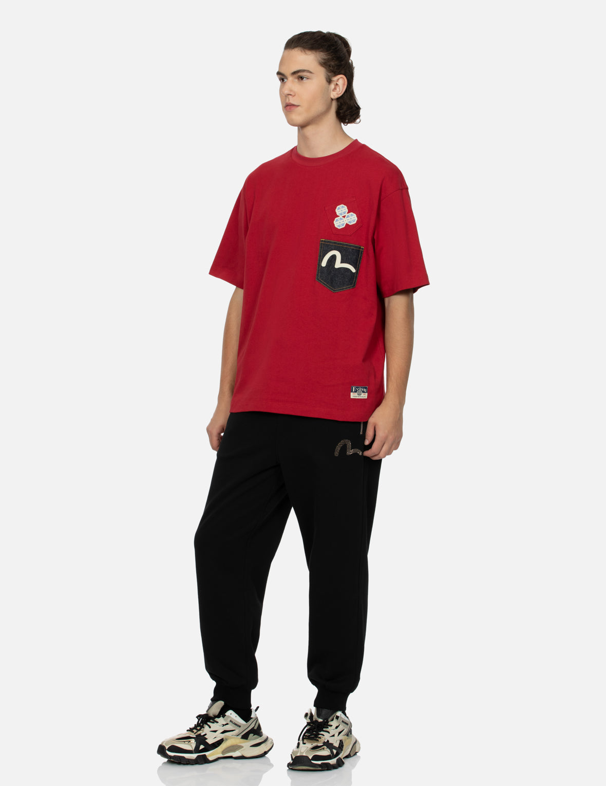 マルチプリントとマルチポケットリラックスフィットTシャツ