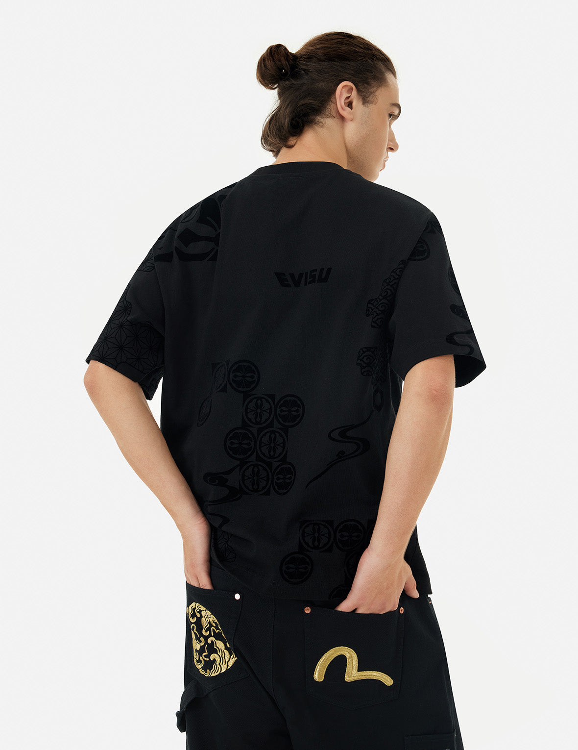 カモメ刺繍とオールオーパーフロッキングパターンリラックスフィットTシャツ