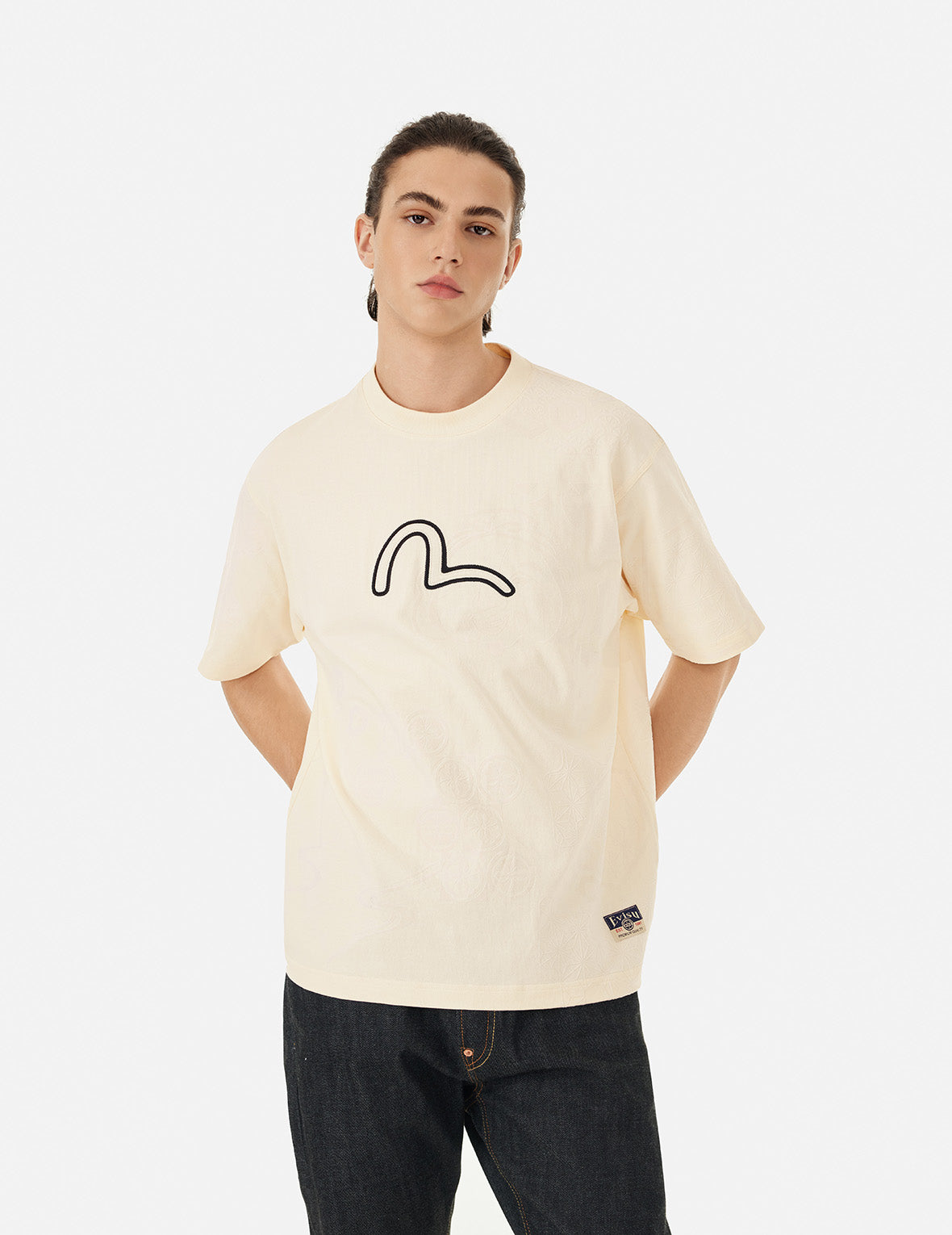 カモメ刺繍とオールオーパーフロッキングパターンリラックスフィットTシャツ