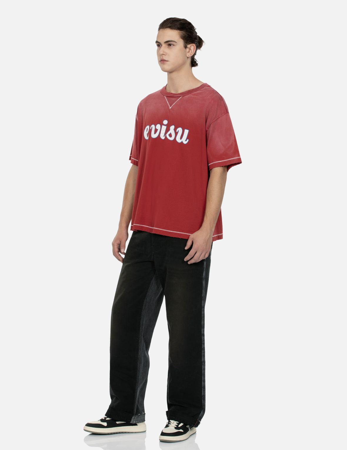 ロゴプリントのボクシーTシャツ