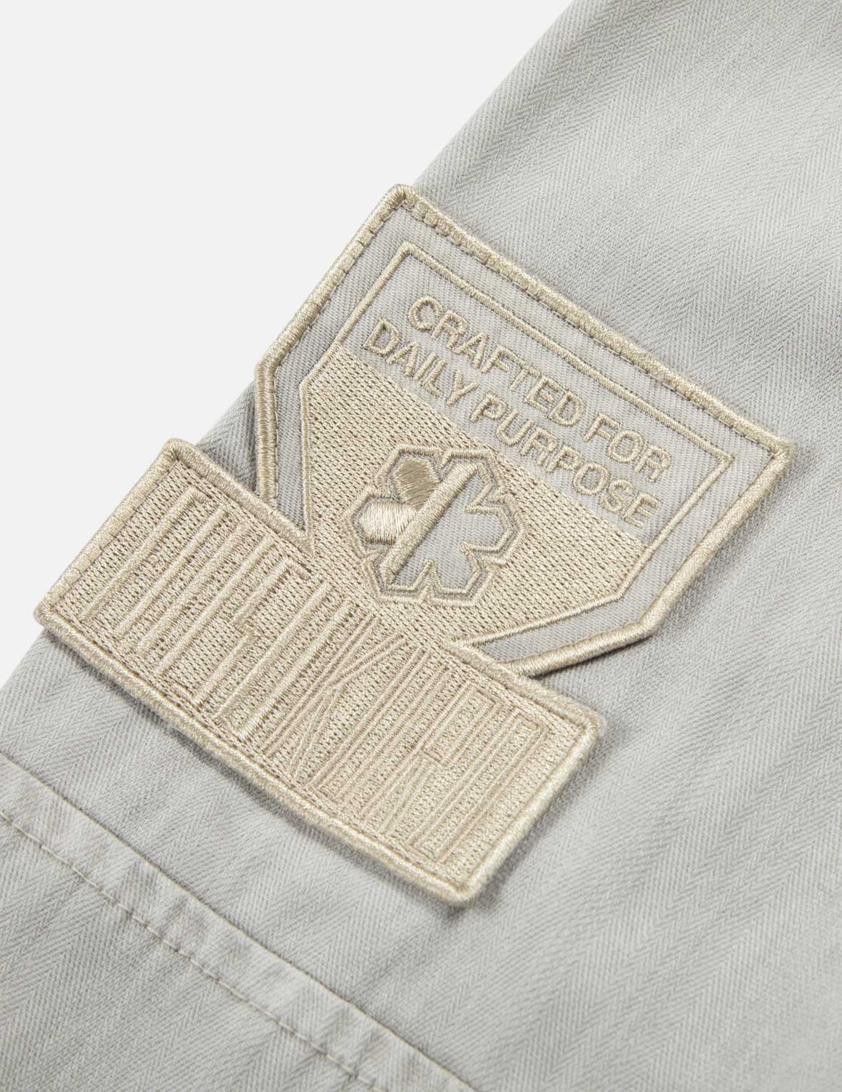 ロゴバッジとカモメ刺繍リラックスフィットトラッカージャケット