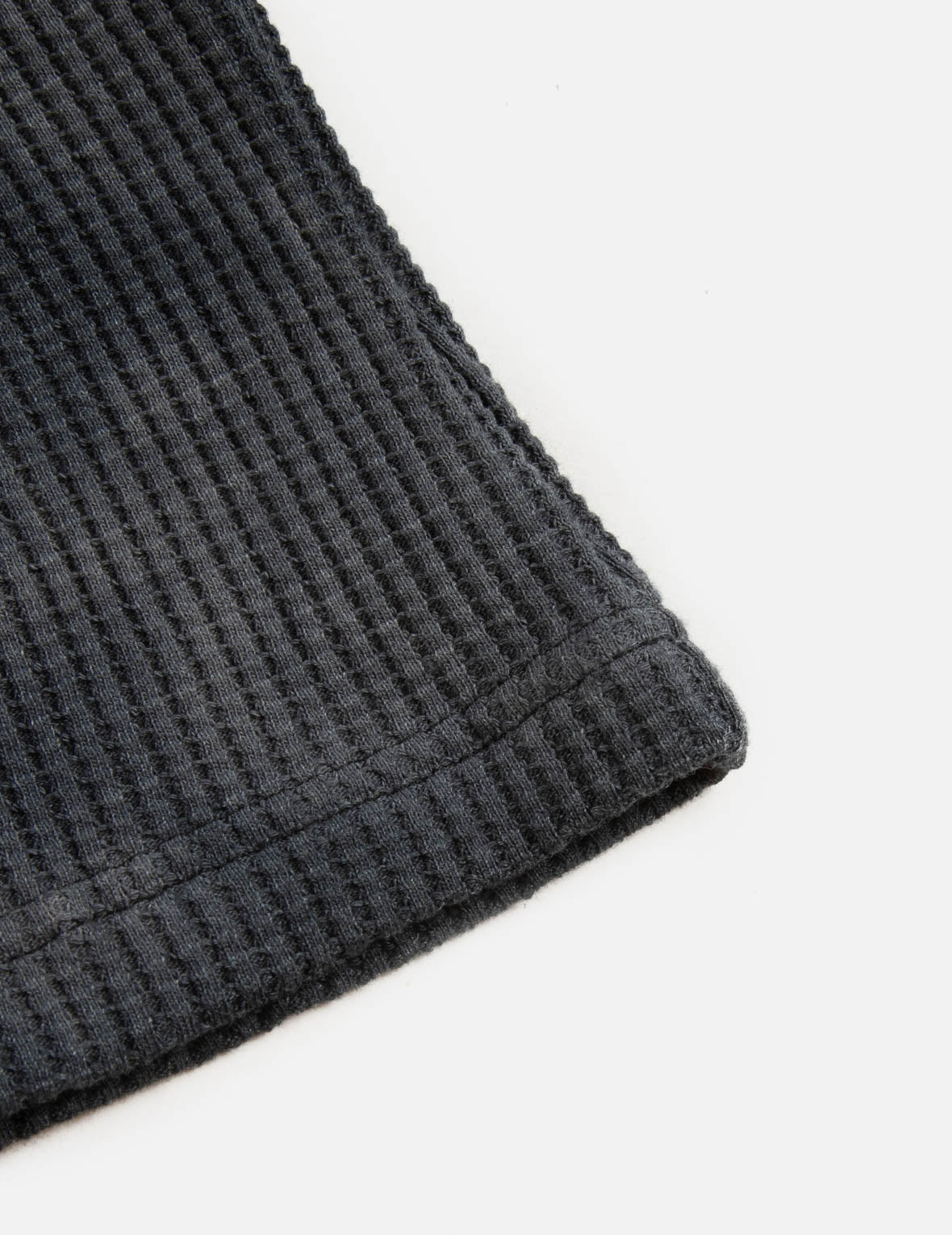 タイダイ家紋刺繍入りのリラックスフィットロングスリーブTシャツ