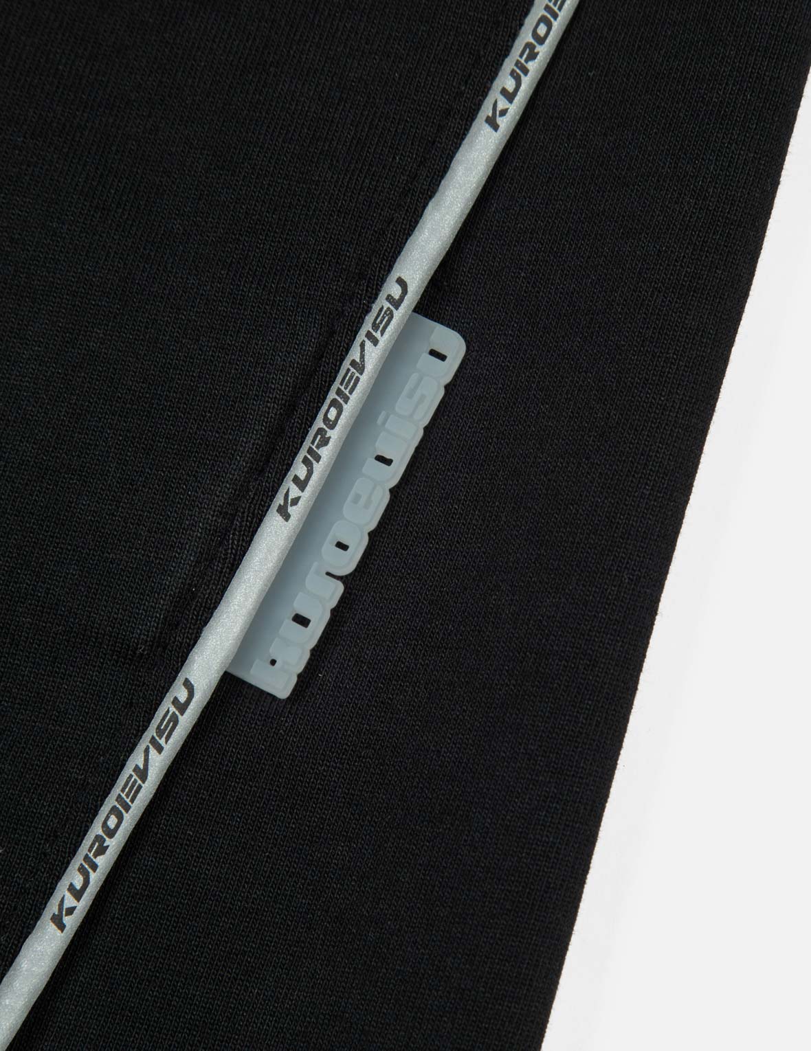 反射ストラップと3D家紋プリントレギュラーフィットTシャツ