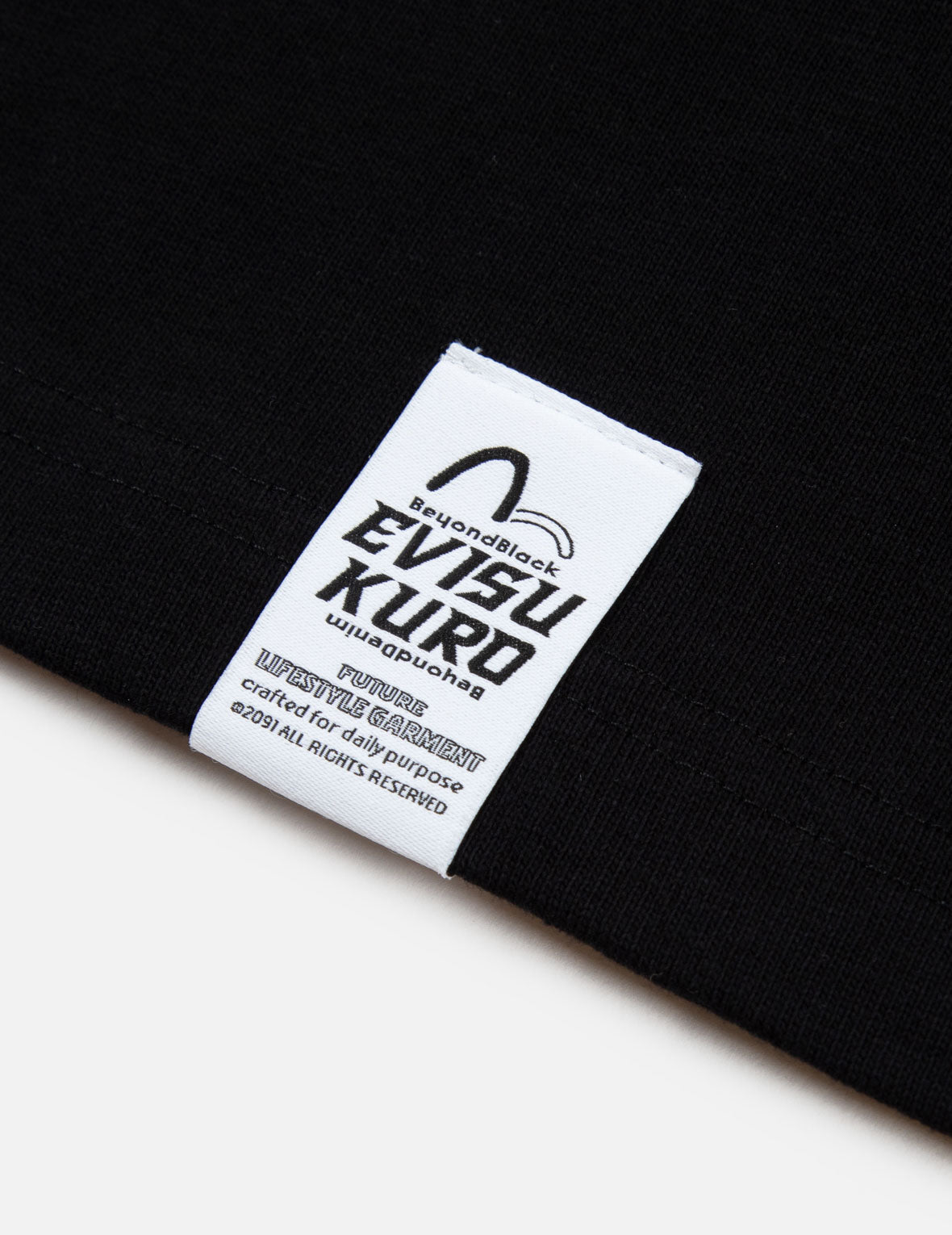 ゴールド箔のカリグラフィロゴプリントのオーバーサイズTシャツ