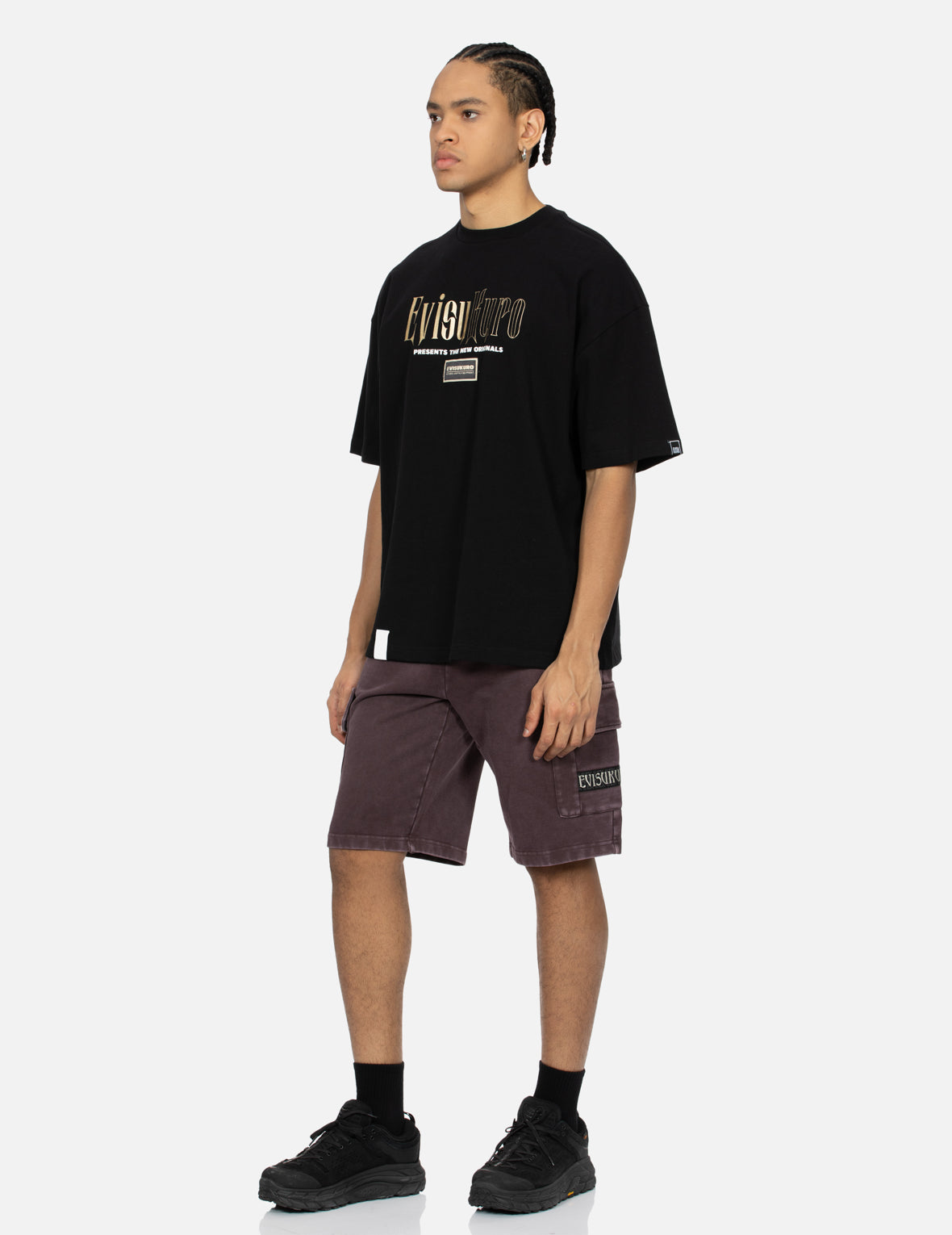 ゴールド箔のカリグラフィロゴプリントのオーバーサイズTシャツ