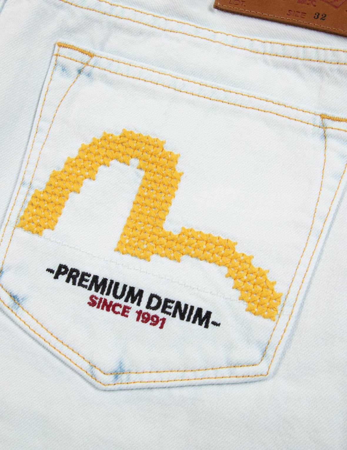 カモメ刺繍ブリーチデニムショートパンツ
