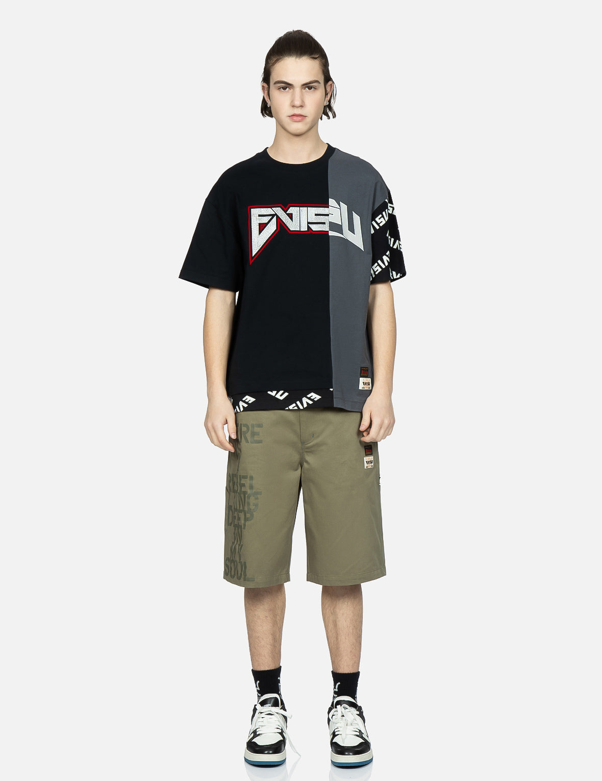 ステンシルスローガンとカモメプリントのバミューダパンツ