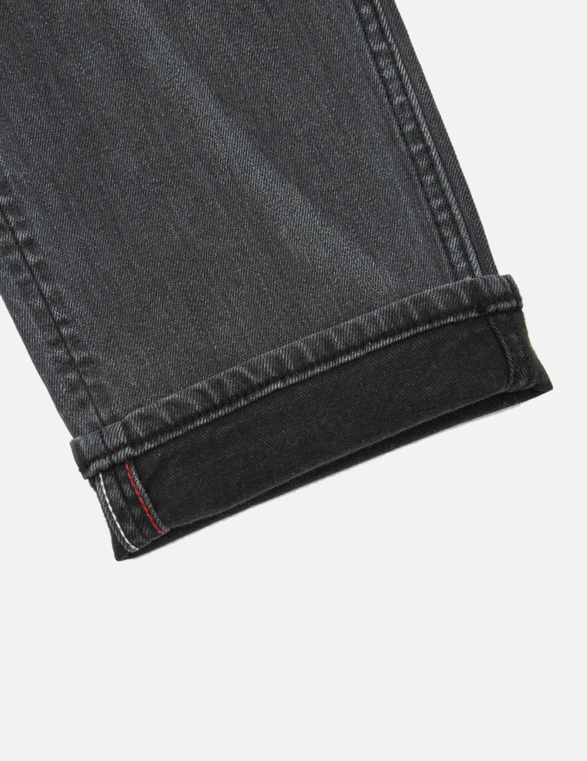 ウォッシュ加工のレトロリボンカモメプリントのキャロットフィットジーンズ #2017