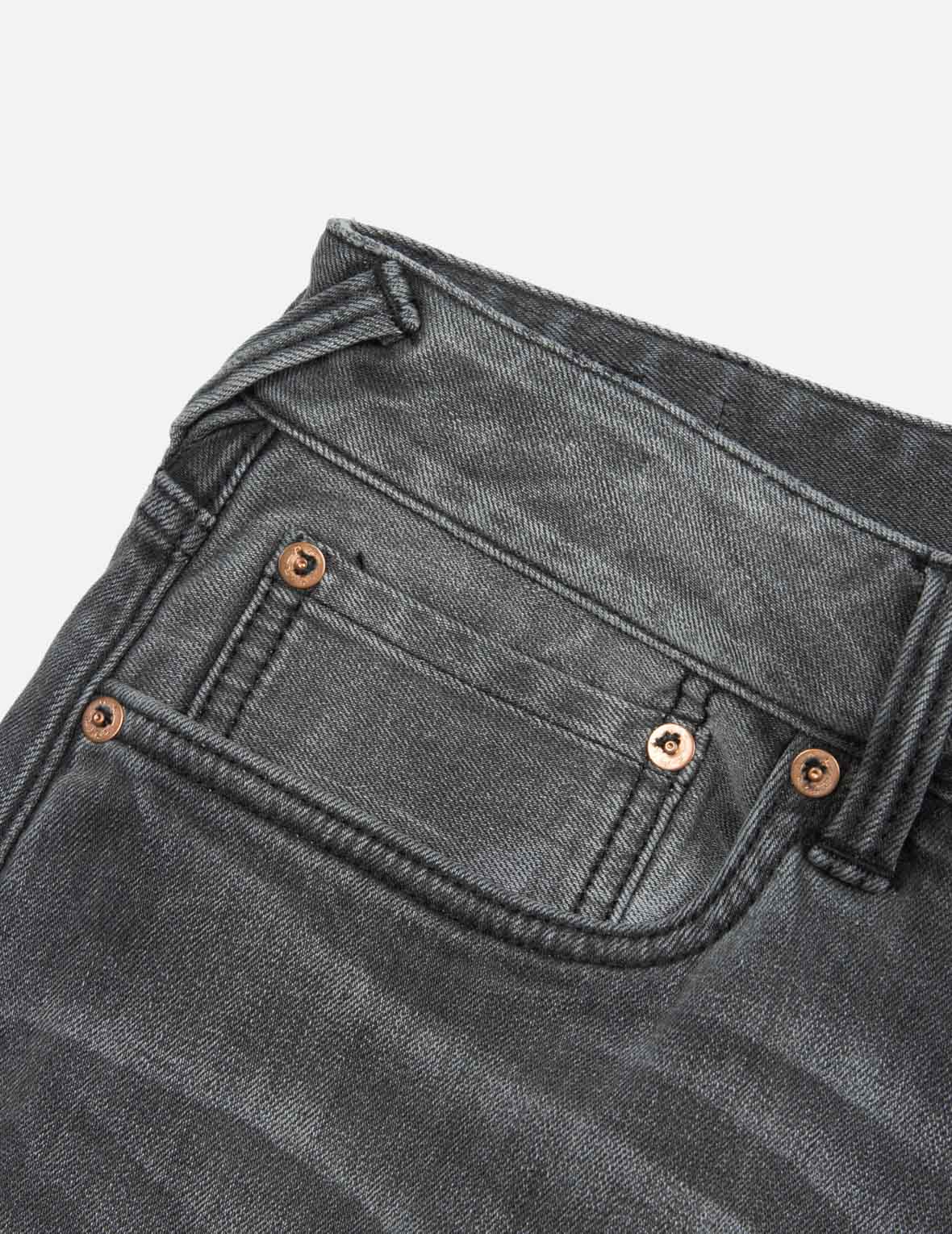 ウォッシュ加工のレトロリボンカモメプリントのキャロットフィットジーンズ #2017