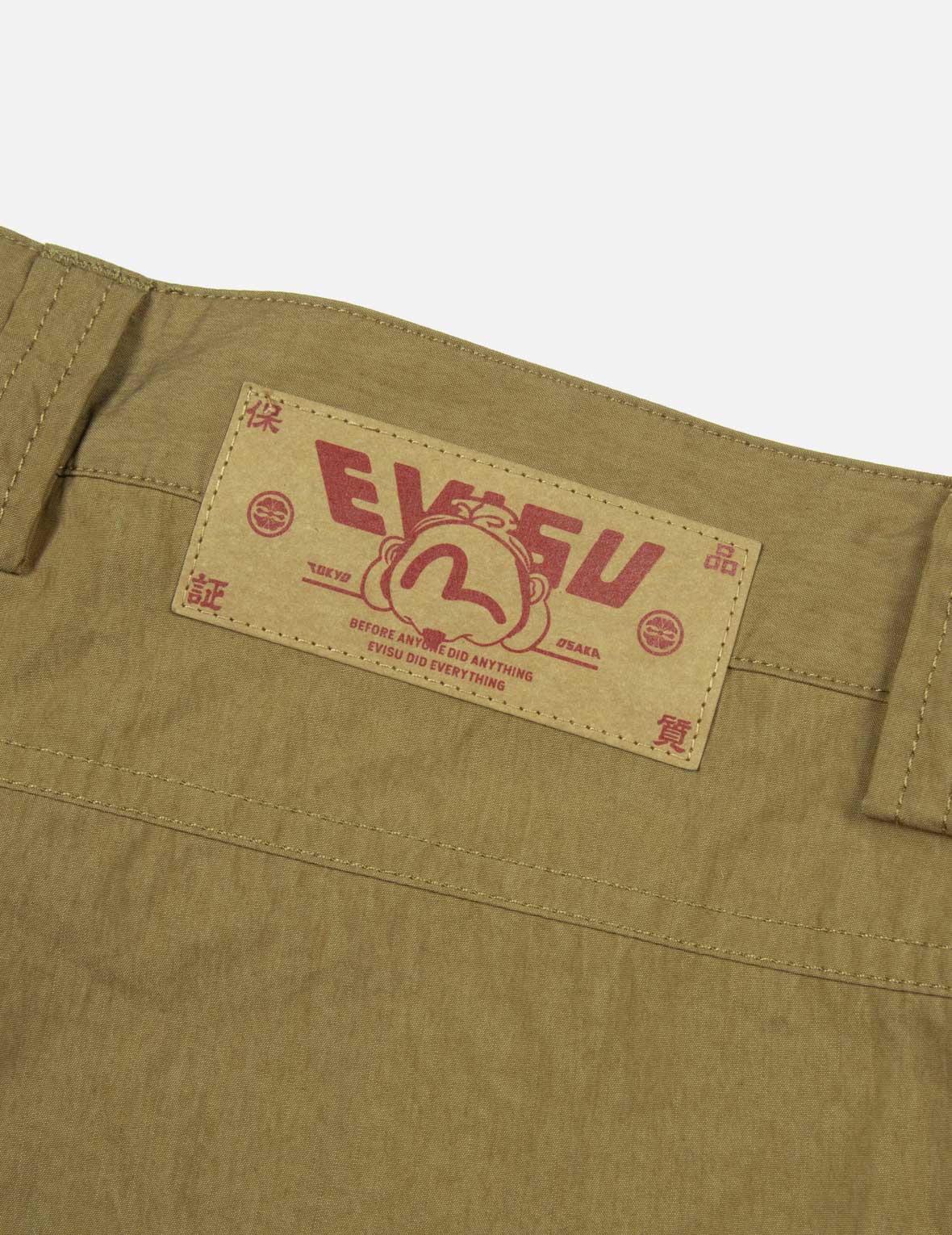 非対称でマルチポケットルーズフィットカーゴパンツ