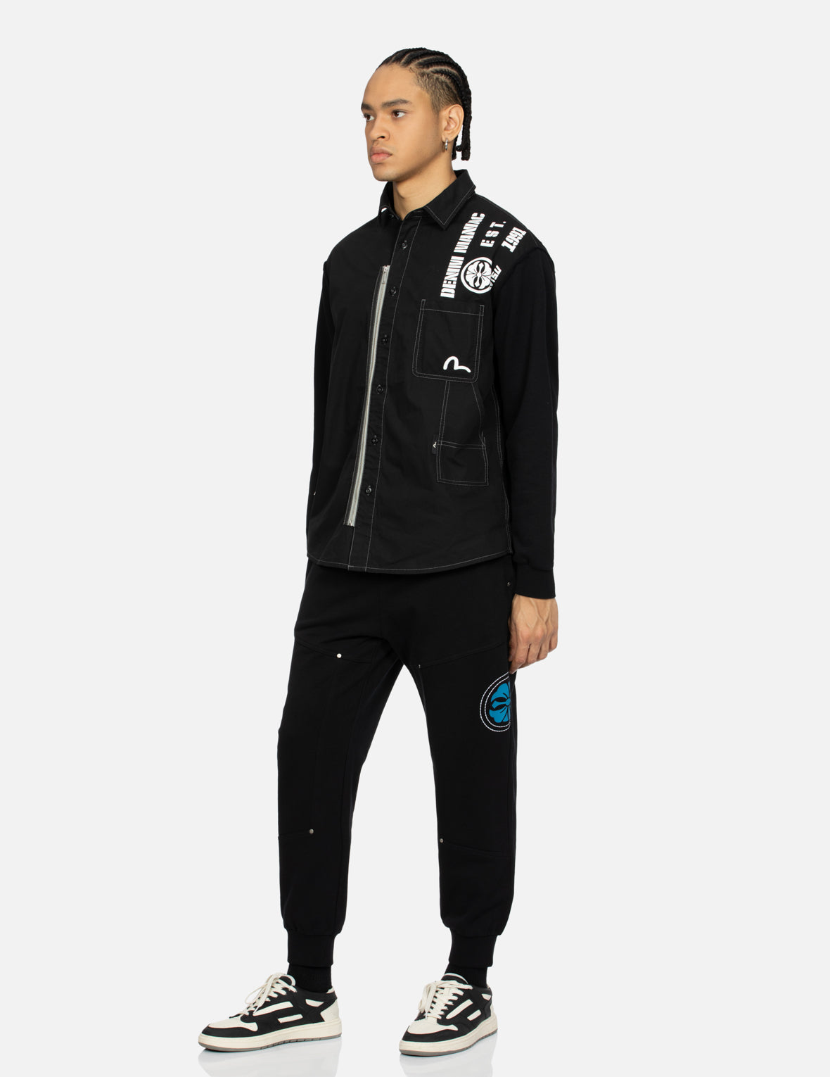 対照的なステッチとマルチプリントのリラックスフィットシャツ