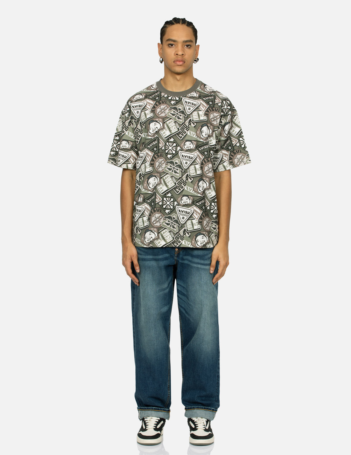 オールオーバーバッジプリントルーズフィットTシャツ