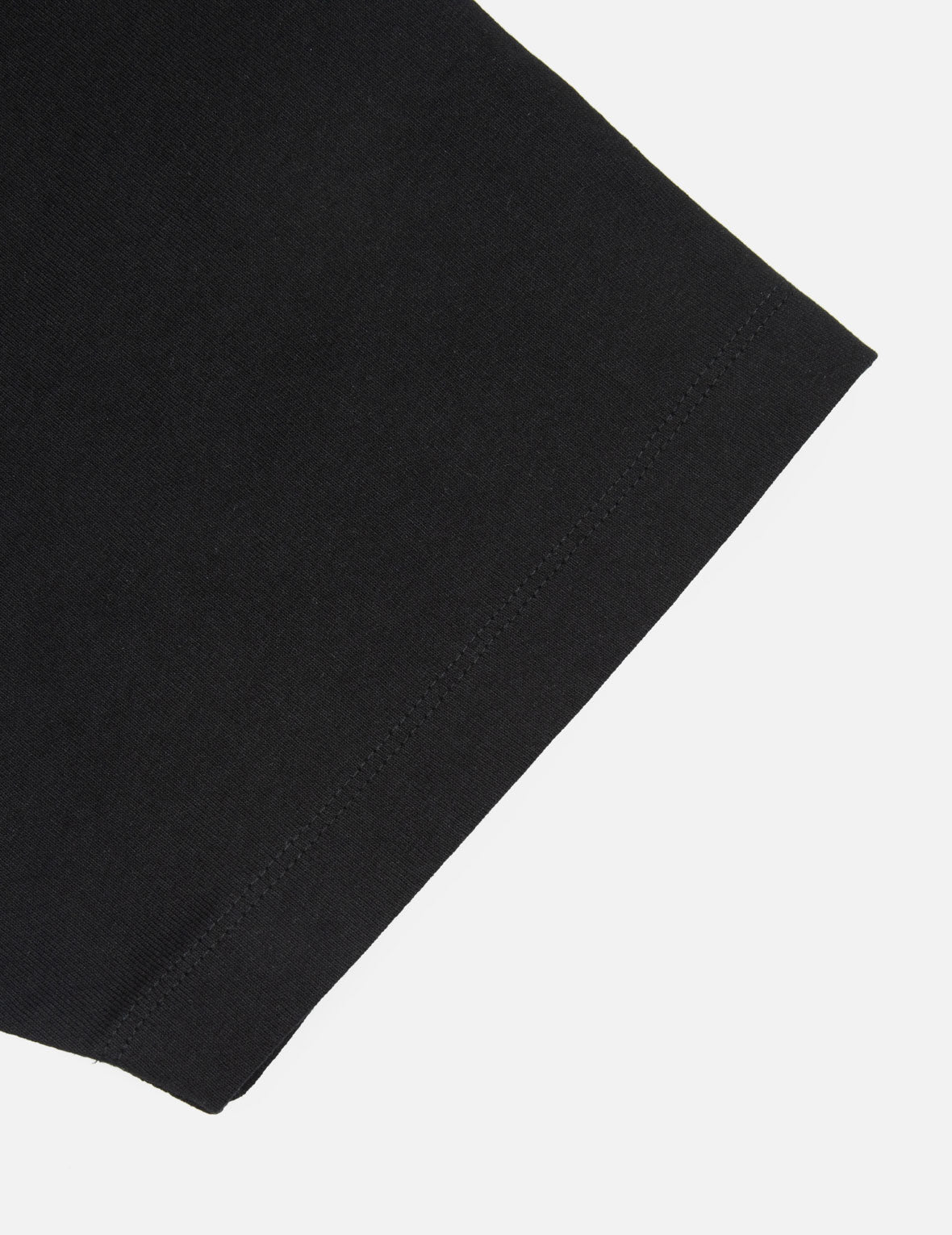カモメと積み重ねられたバッジプリントの大黒のリラックスフィットTシャツ