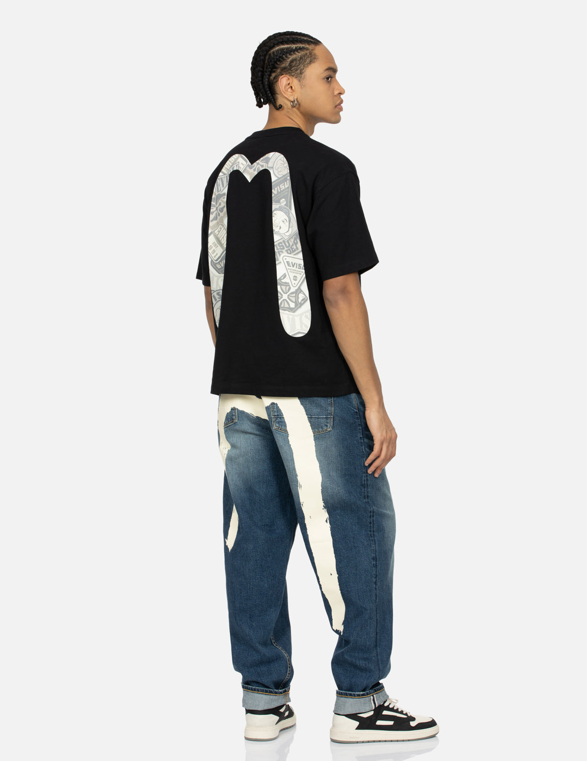 カモメと積み重ねられたバッジプリントの大黒のリラックスフィットTシャツ