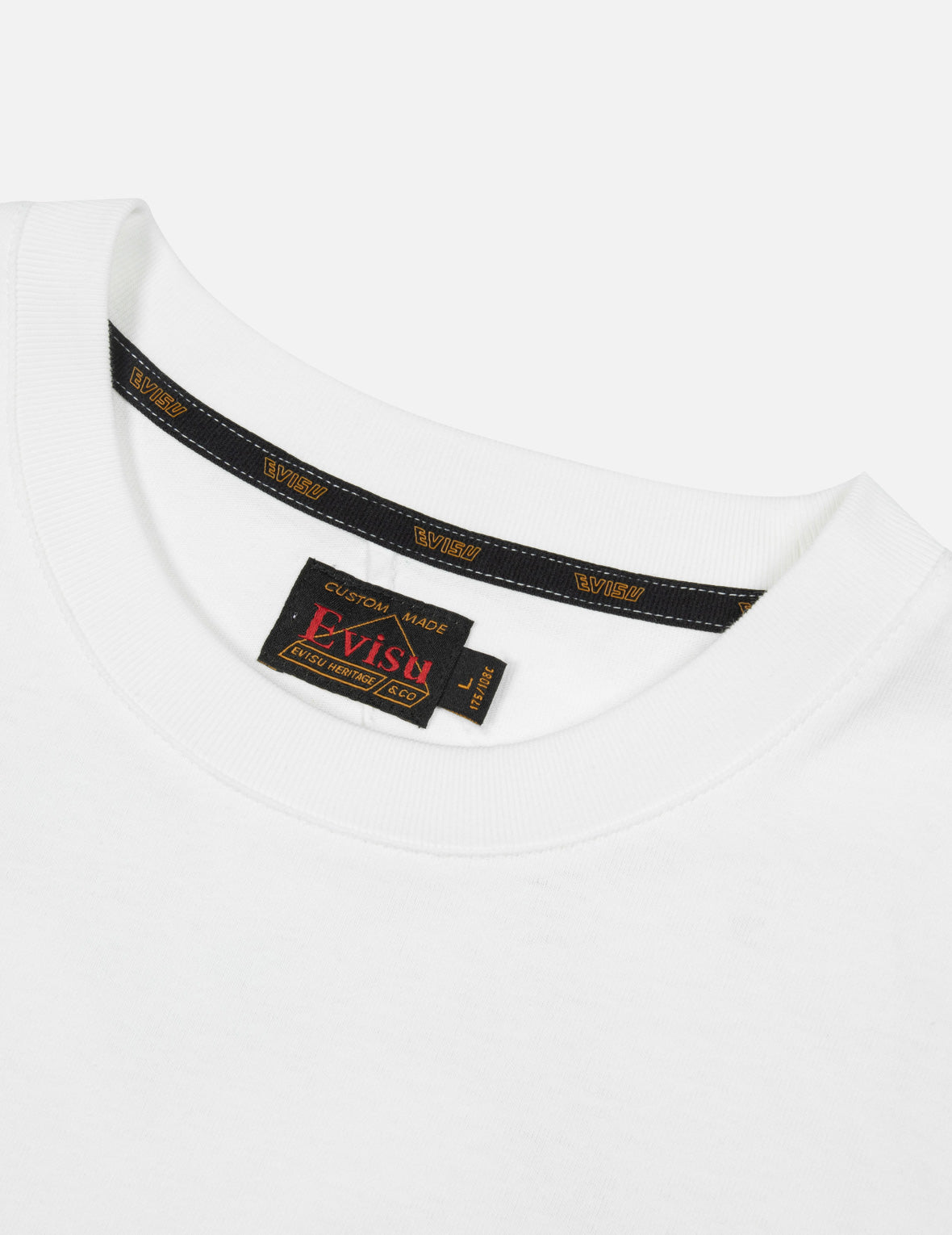 カモメと積み重ねられたバッジプリントの大黒のリラックスフィットTシャツ