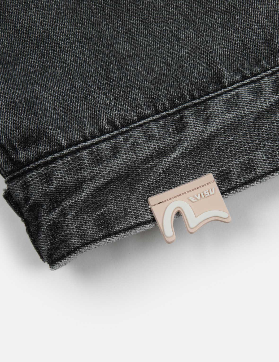 カモメ刺繍と家紋エンボスプリントのルーズフィットデニムジャケット