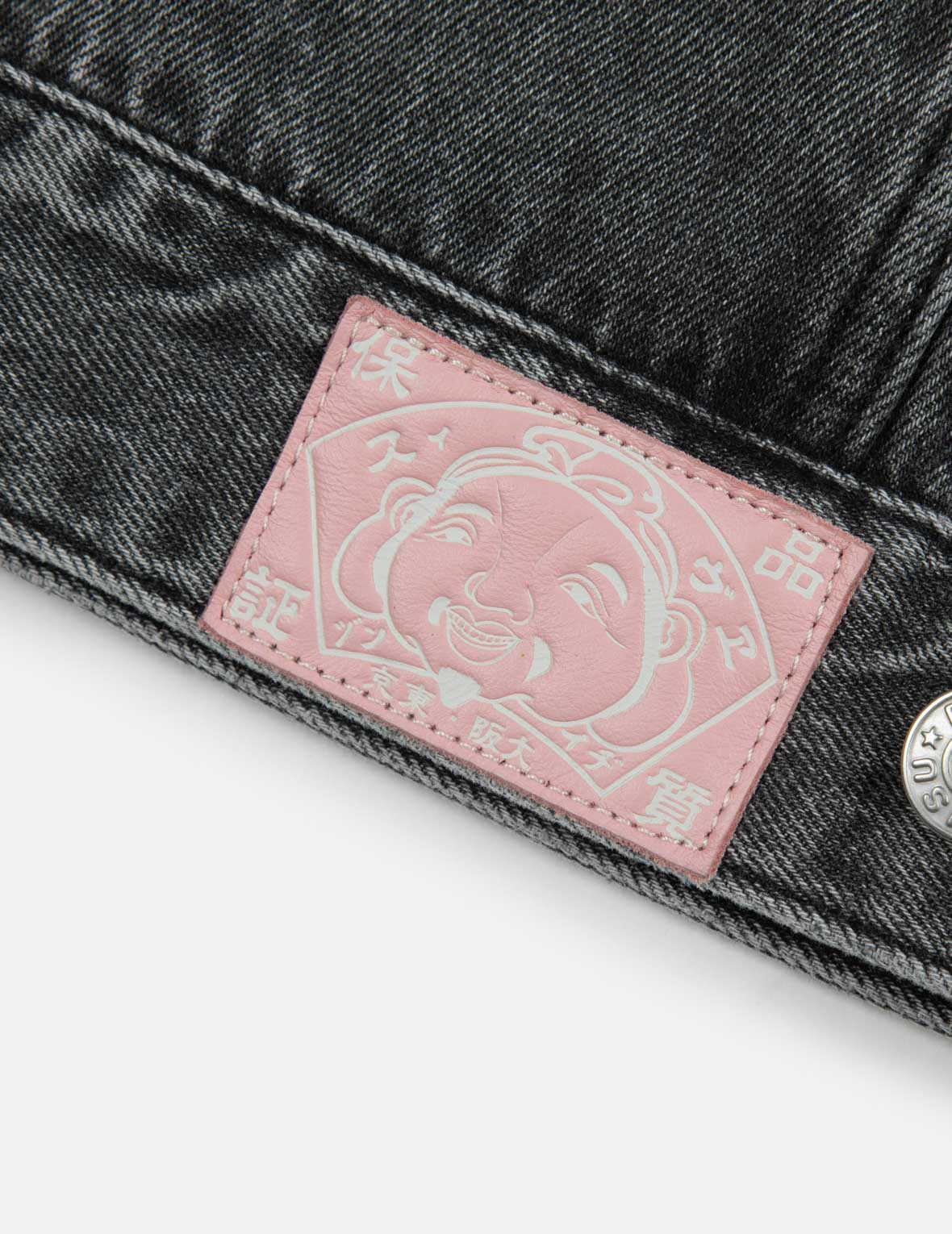 カモメ刺繍と家紋エンボスプリントのルーズフィットデニムジャケット