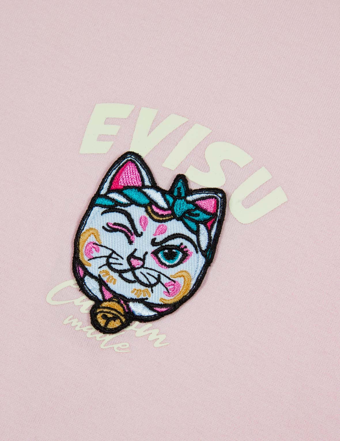 ロゴプリントと招き猫刺繍バッジ ボーイフレンドTシャツ