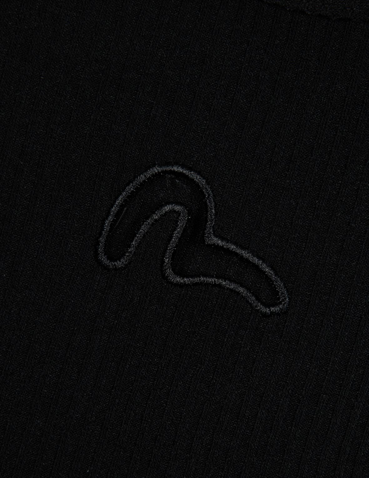 カットアウトカモメスリムフィットTシャツ