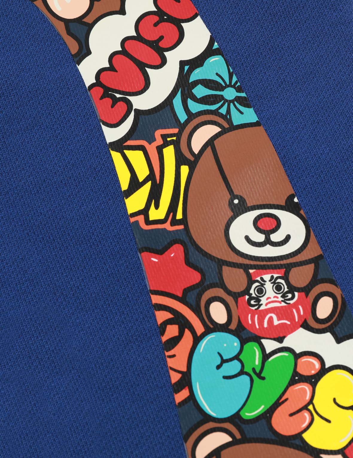 ロゴとオールオーバーパターンの大黒プリントのレギュラーフィットスウェットショートパンツ