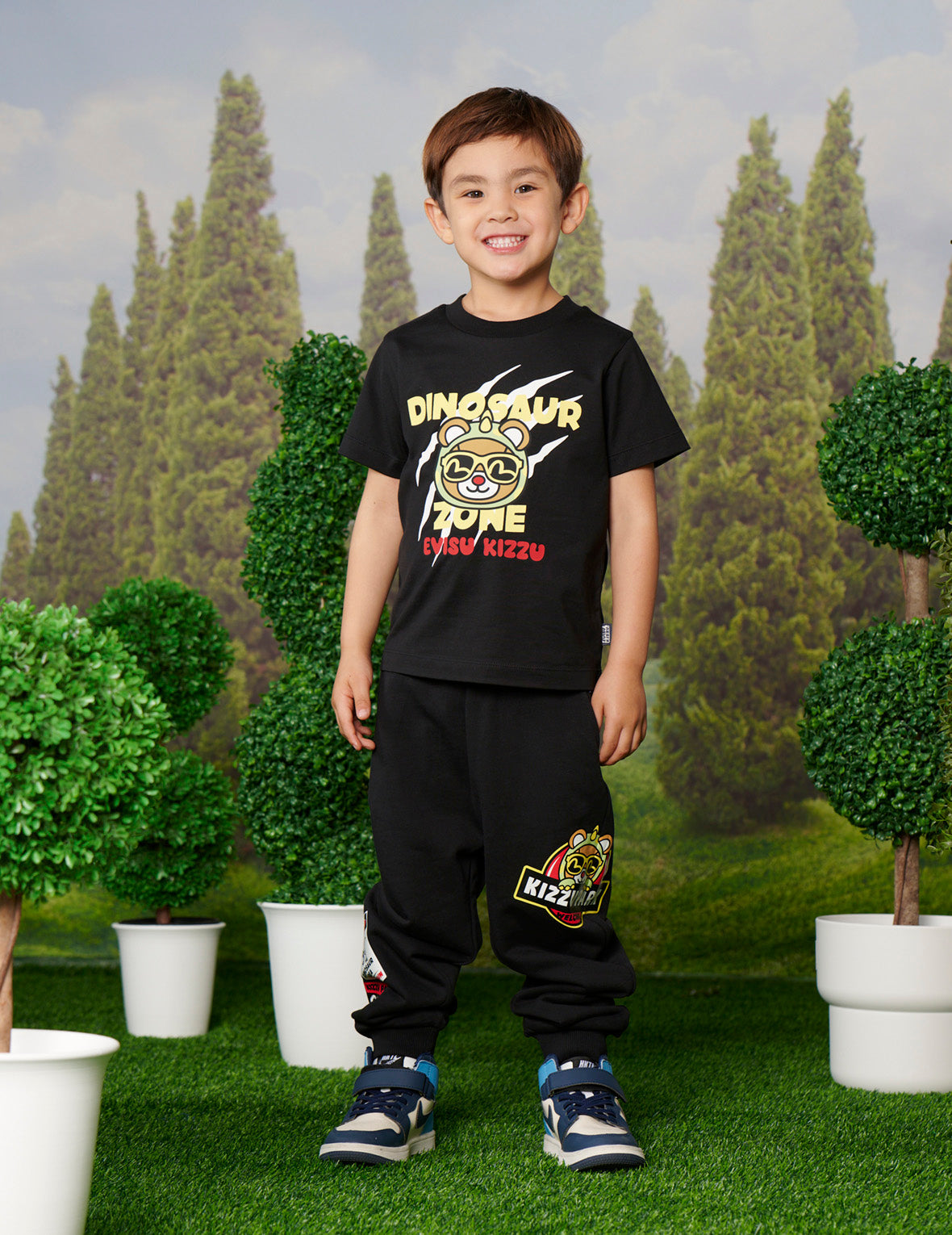 恐竜とクマプリントレギュラーフィットTシャツ
