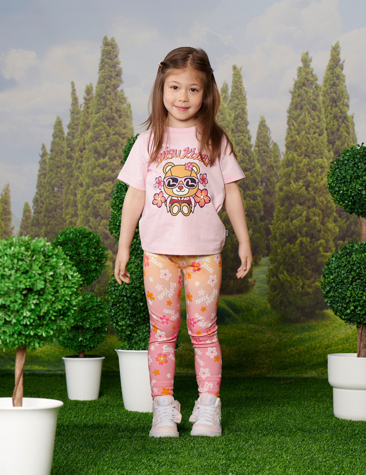 着物姿のクマとさくらプリントレギュラーフィットTシャツ