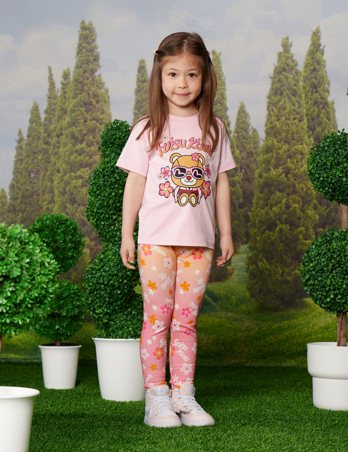 着物姿のクマとさくらプリントレギュラーフィットTシャツ