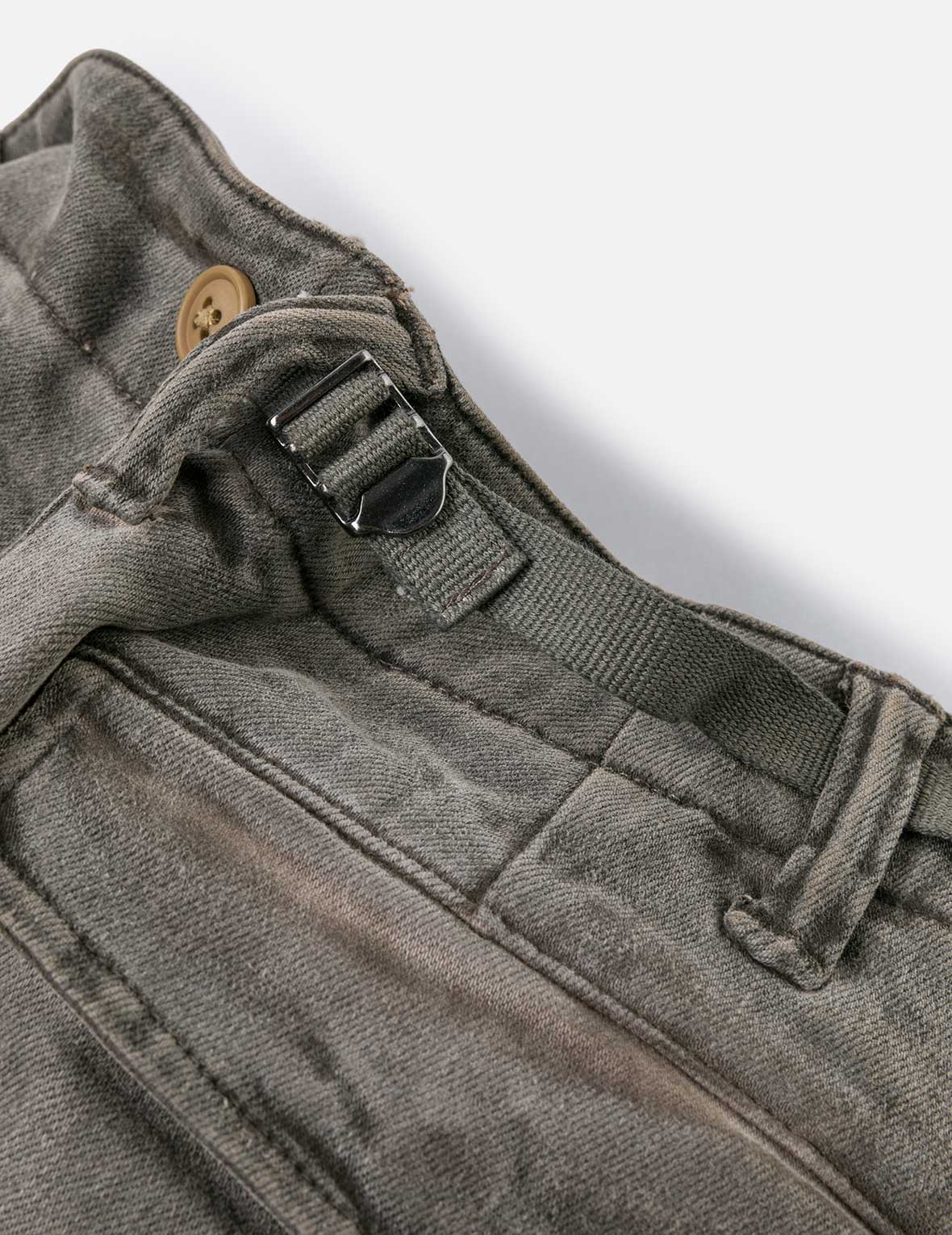 ウォッシュ大黒刺繍ワイドレッグカーゴジーンズ