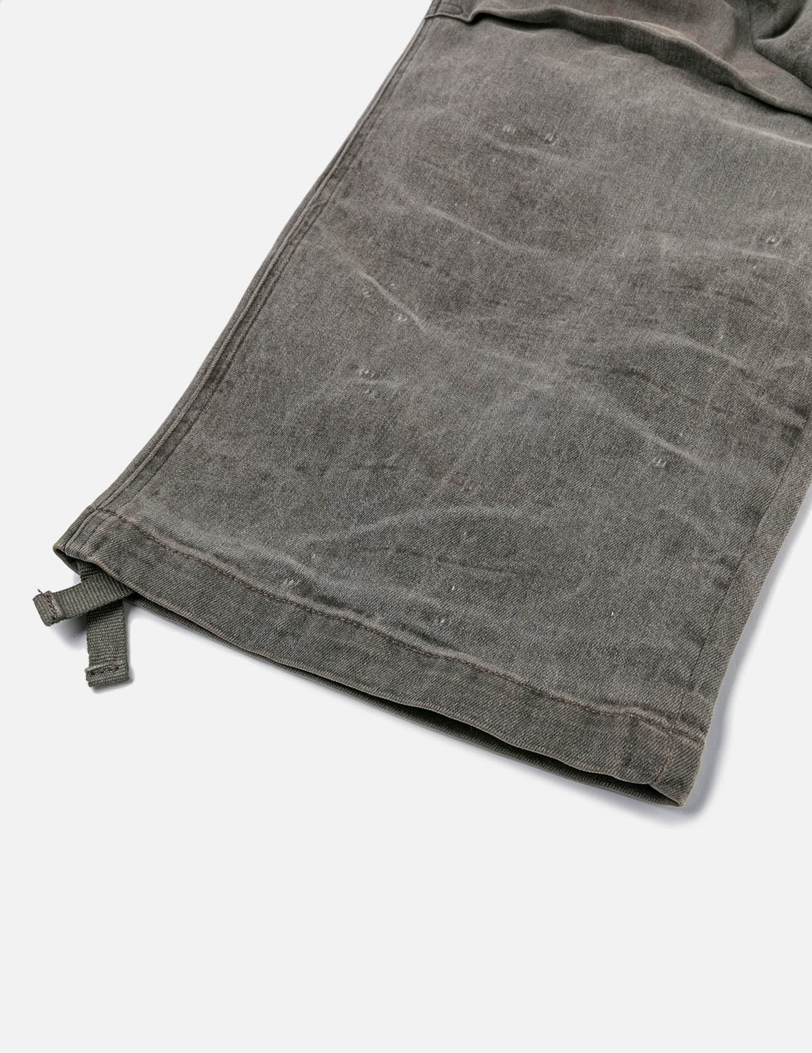 ウォッシュ大黒刺繍ワイドレッグカーゴジーンズ