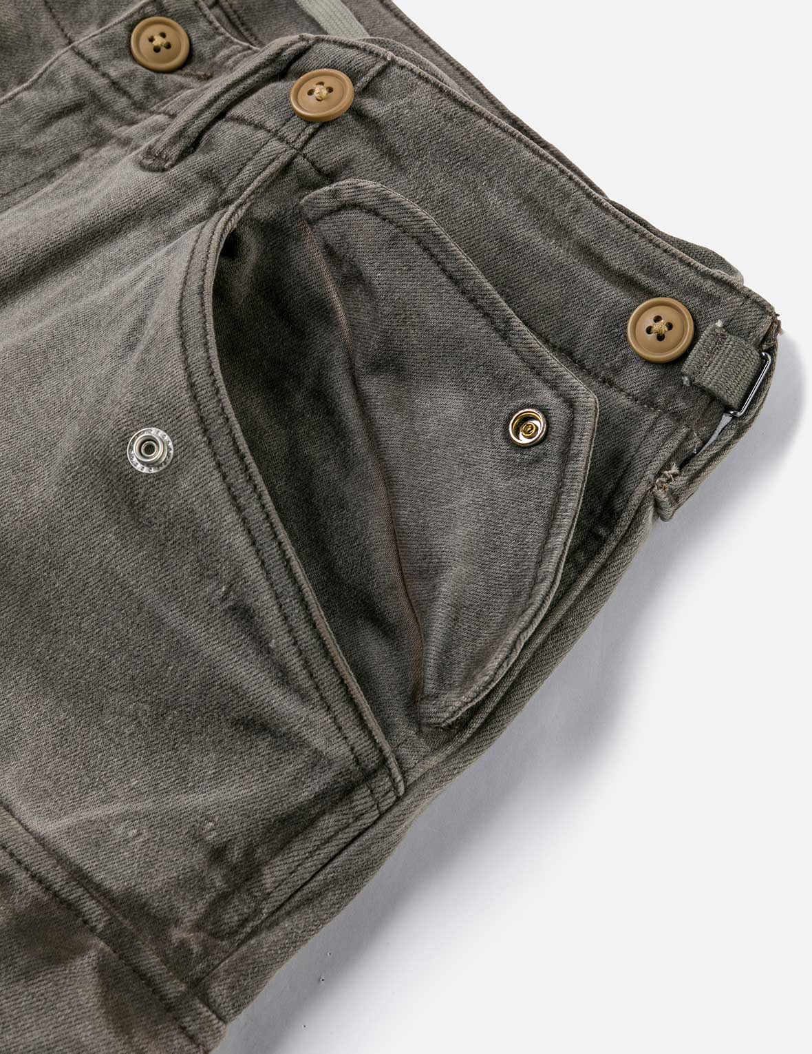 ウォッシュ大黒刺繍ワイドレッグカーゴジーンズ