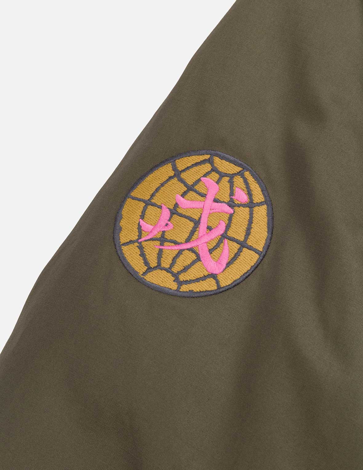 マルチロゴバッジ刺繍レギュラーフィットパッドボンバージャケット