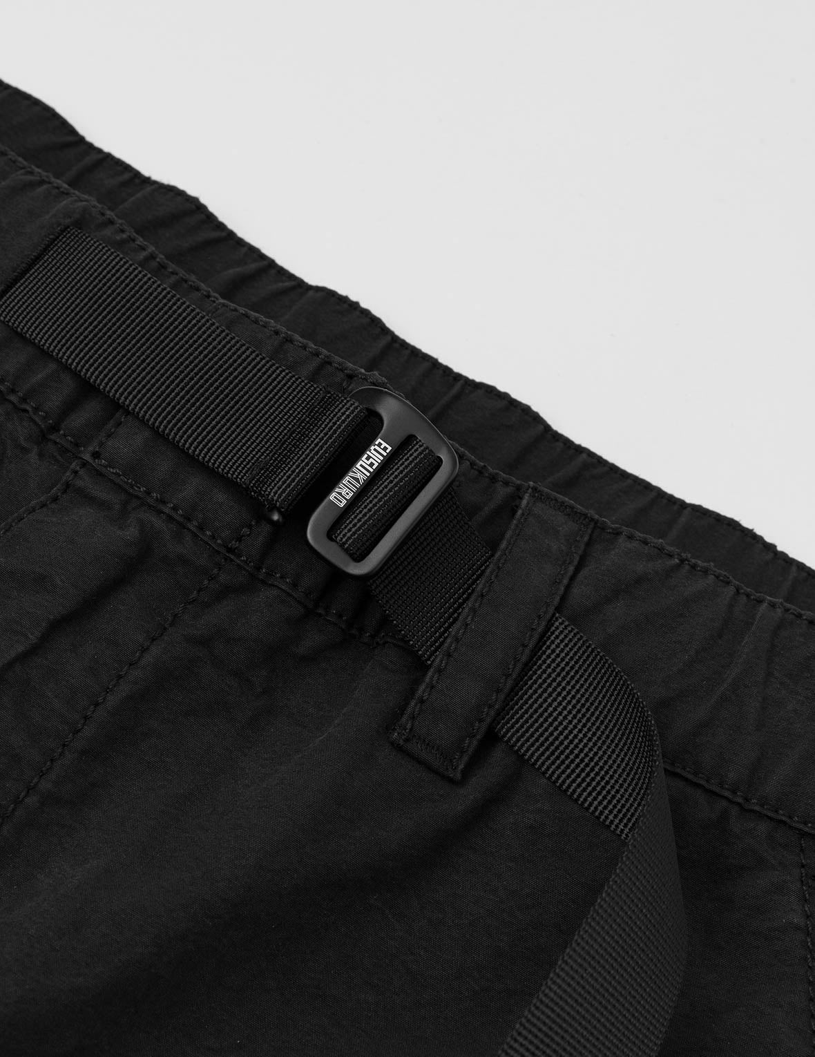 ロゴ刺繍とマルチポケット リラックスフィット カーゴパンツ