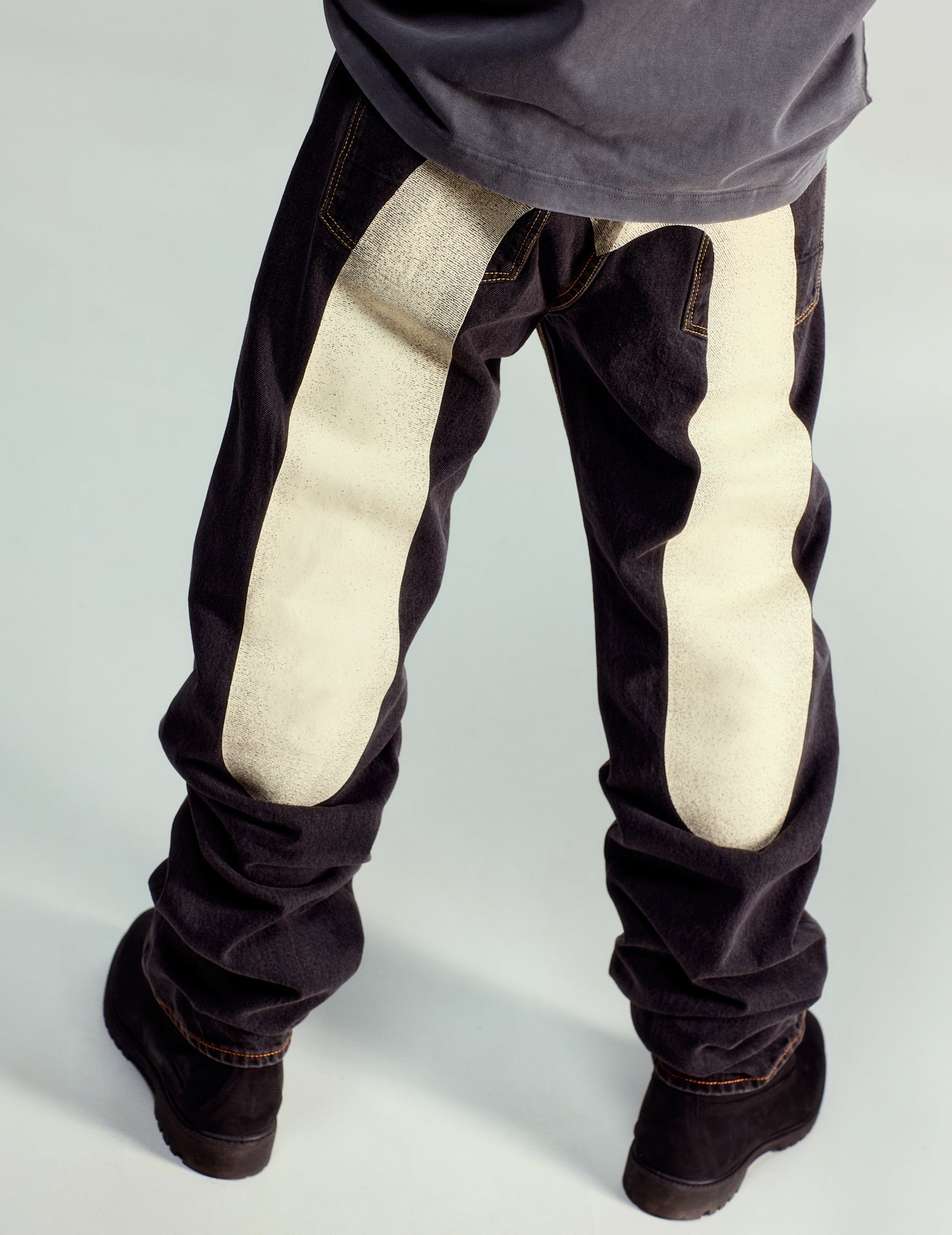 大黒プリントのバギーフィットデニムジーンズ＃2000 – EVISU