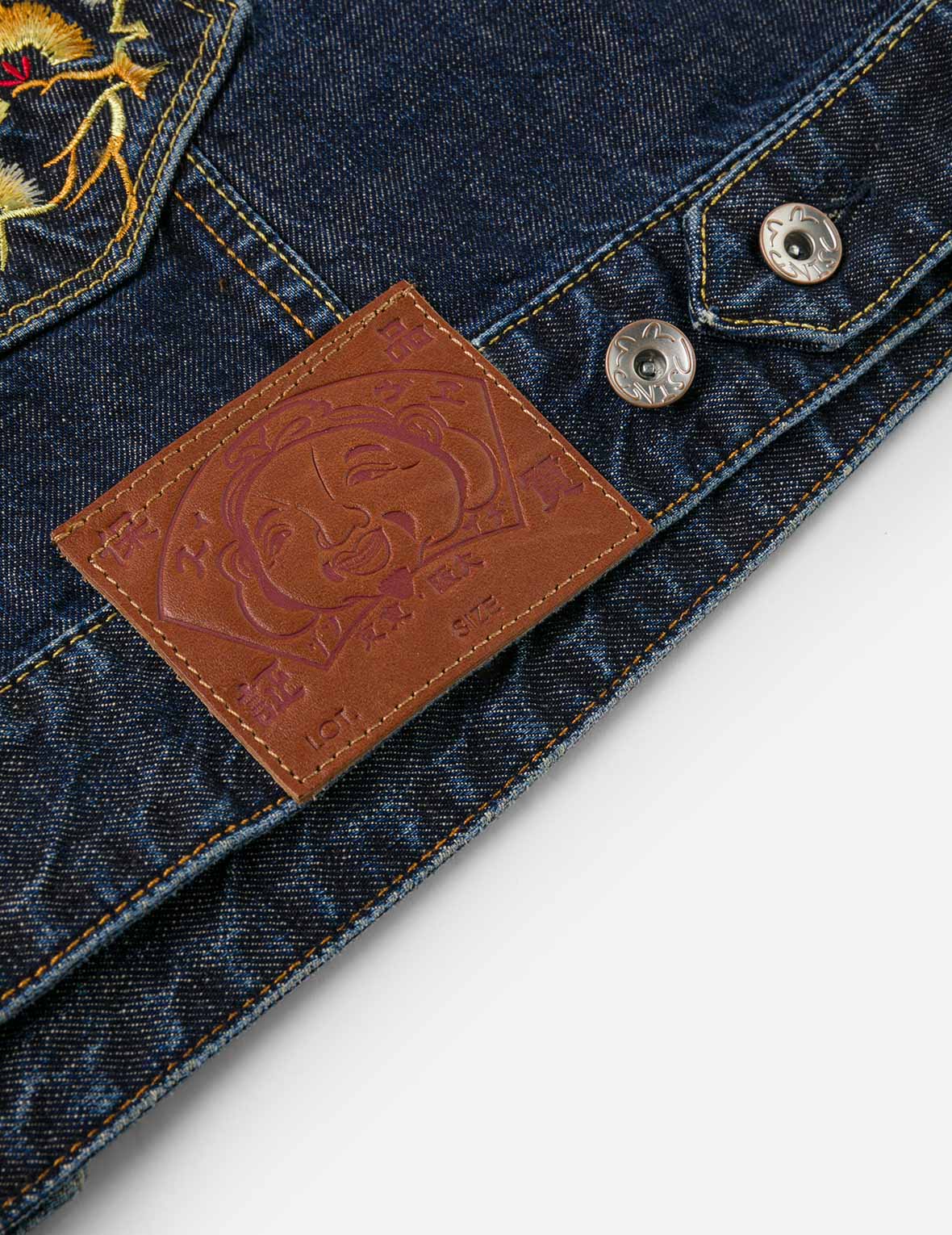 ウォッシュドマルチポケットと獅子舞プリント リラックスフィット デニムジャケット