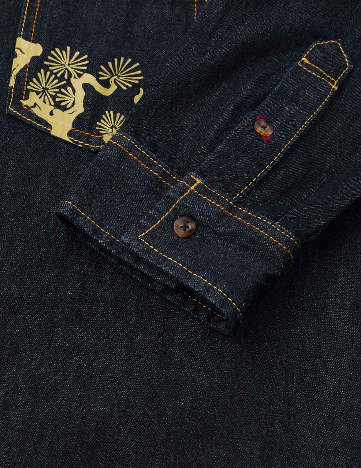 多ポケットとブロケードカモメ刺繍 レギュラーフィット デニムシャツ