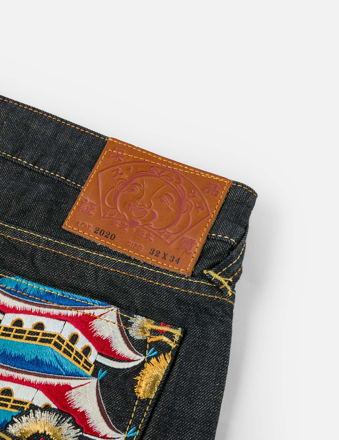 カモメと日本寺院刺繍 レギュラーフィット ジーンズ #2020 – EVISU