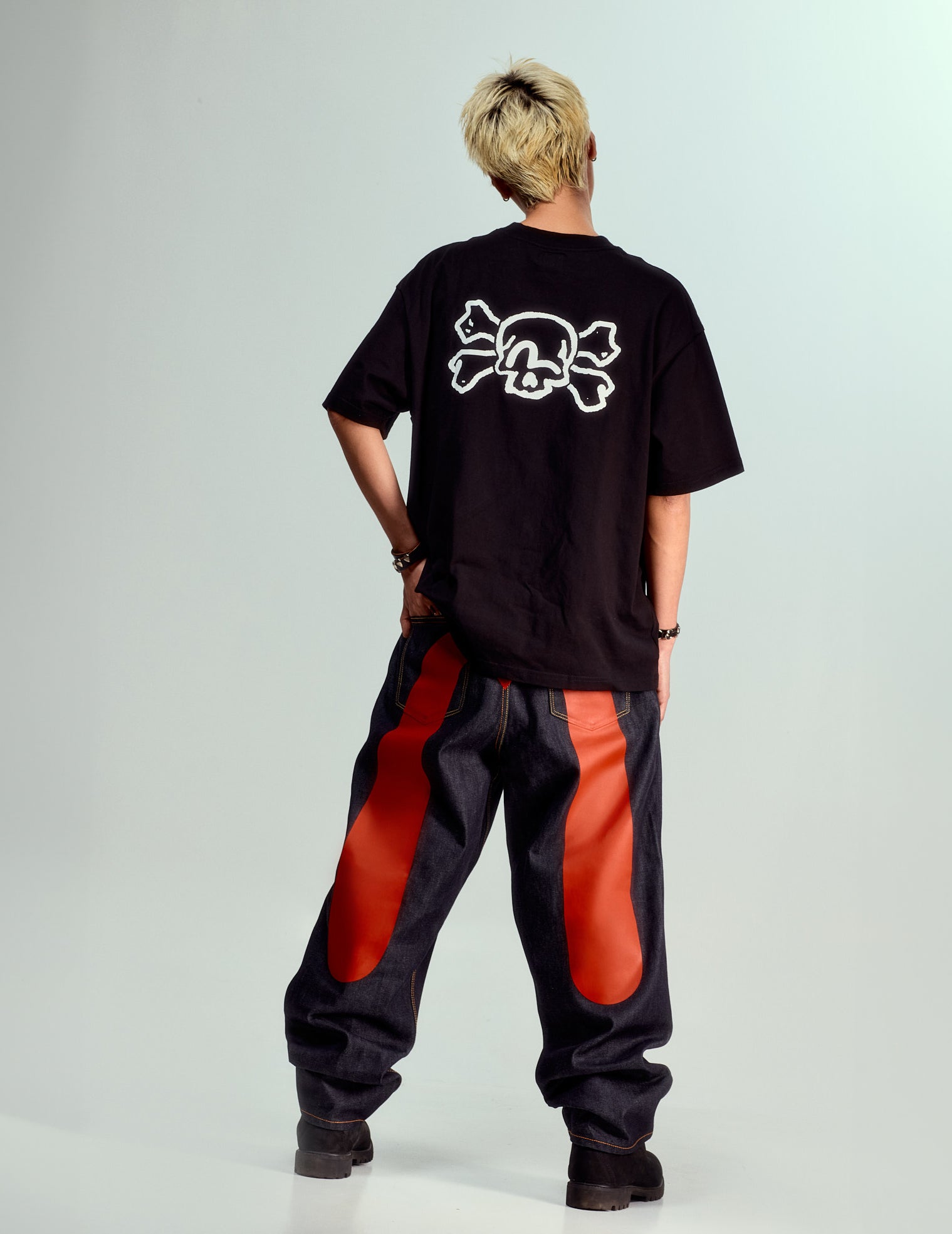 レッド大黒プリント ルーズフィット ジーンズ #2038 – EVISU