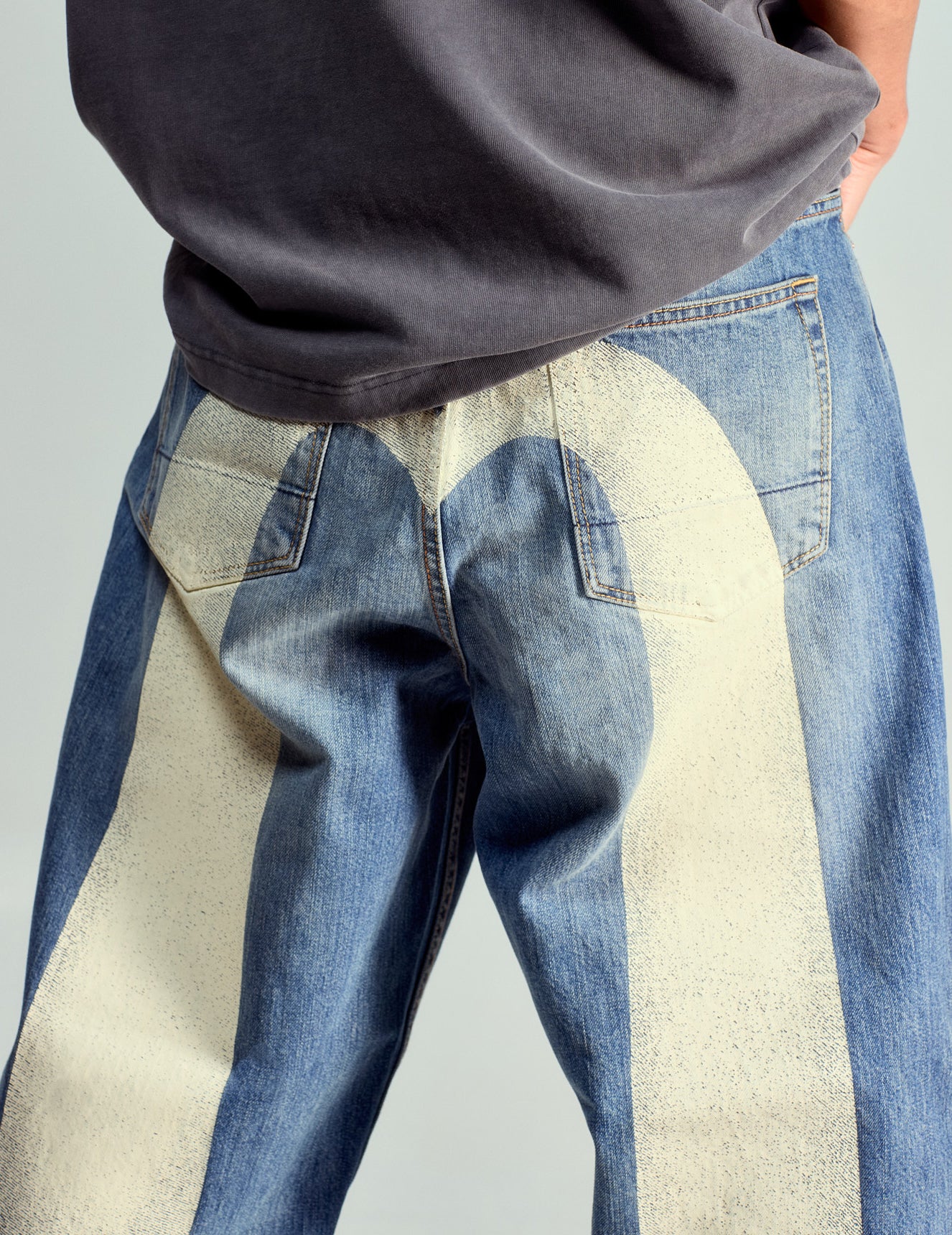 エクリュ大黒プリント ルーズフィット ジーンズ #2038 – EVISU