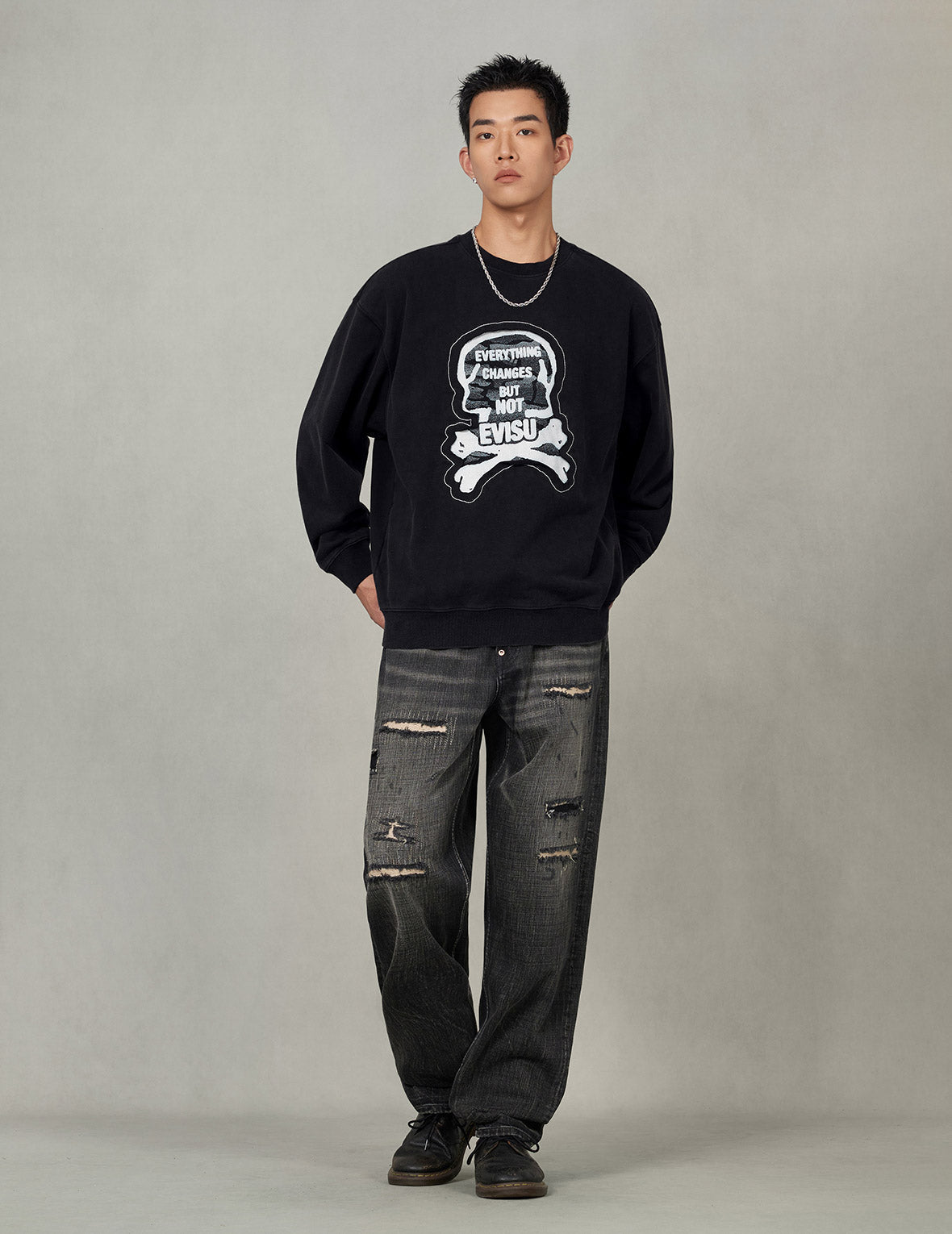 「Back to Bone」とスカルプリント ファッションフィット スウェットシャツ
